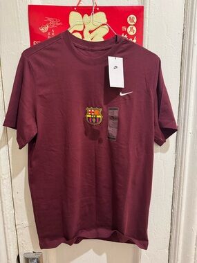 New Nike T-Shirt With Custom Embroidered FC Barcelona Patch Size M